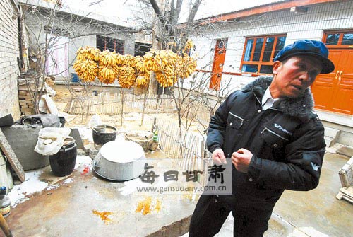 男子除夕前夜用菜刀砍殺母親及妻兒(圖)