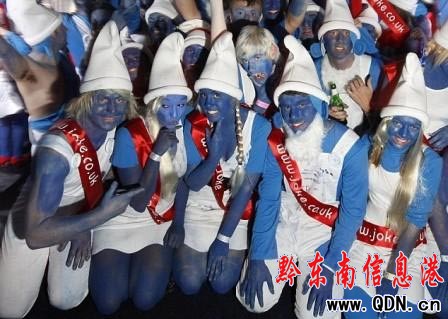 英國2510人扮藍精靈破世界紀錄(組圖)