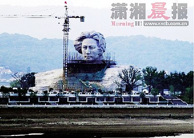 高32米青年毛澤東雕塑亮相湖南橘子洲(組圖)