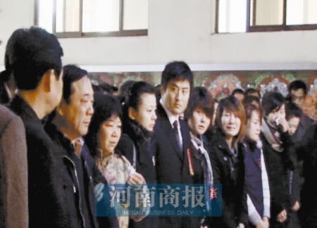 新郎與去世新娘在殯儀館內舉行婚禮(組圖)