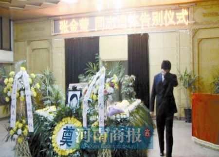 新郎與去世新娘在殯儀館內舉行婚禮(組圖)