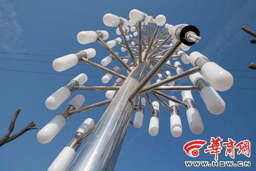 陜西貧困縣500米街道裝4896盞燈 夜如白晝(圖)