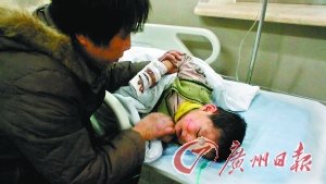 深圳3歲童6層樓跌落 砸壞路燈卻大難不死(圖)