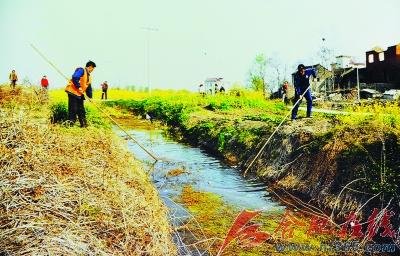 男子因瑣事殺人碎尸 指認現場時面帶微笑(圖)