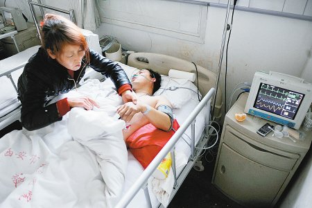 載人農用車剎車失靈翻車致5人死亡10人受傷