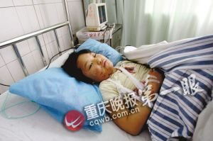 大客車超車不當失控 飛石砸進車廂致3死23傷