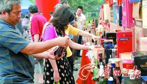 廣州公開銷毀58噸假鹽和8900多瓶假酒
