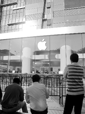 iPad2 3G首發(fā)日:店門少人光顧 只剩黃牛圍觀