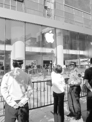 iPad2 3G首發(fā)日:店門少人光顧 只剩黃牛圍觀
