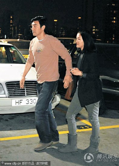 鐘鎮(zhèn)濤被控傷人明開庭 擲章小蕙胞妹手機惹禍