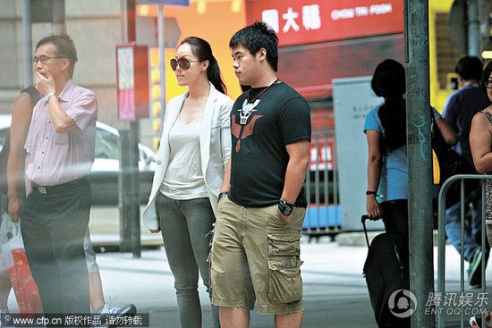 鐘鎮(zhèn)濤被控傷人明開庭 擲章小蕙胞妹手機惹禍