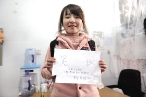 公交女司機被扎七刀無人理 90后善心女孩救其命