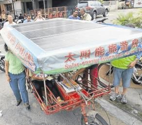 三輪車頂部為收集太陽能的電板